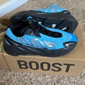 Adidas Mens Yeezy 700 MNVN GZ3079 Bright Cyan